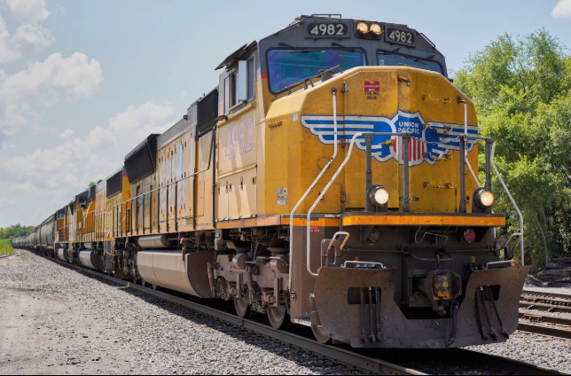 Trump impone restricciones a tripulaciones de trenes mexicanos que operen en EU