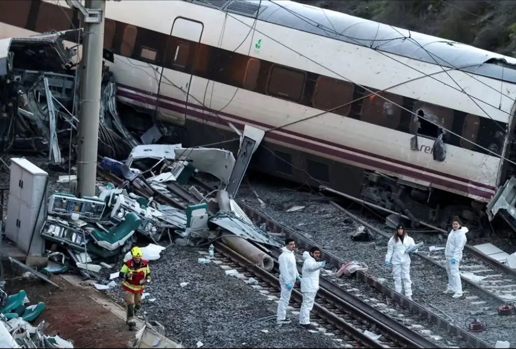 Sube a 40 la cifra de muertos por accidente de trenes en España