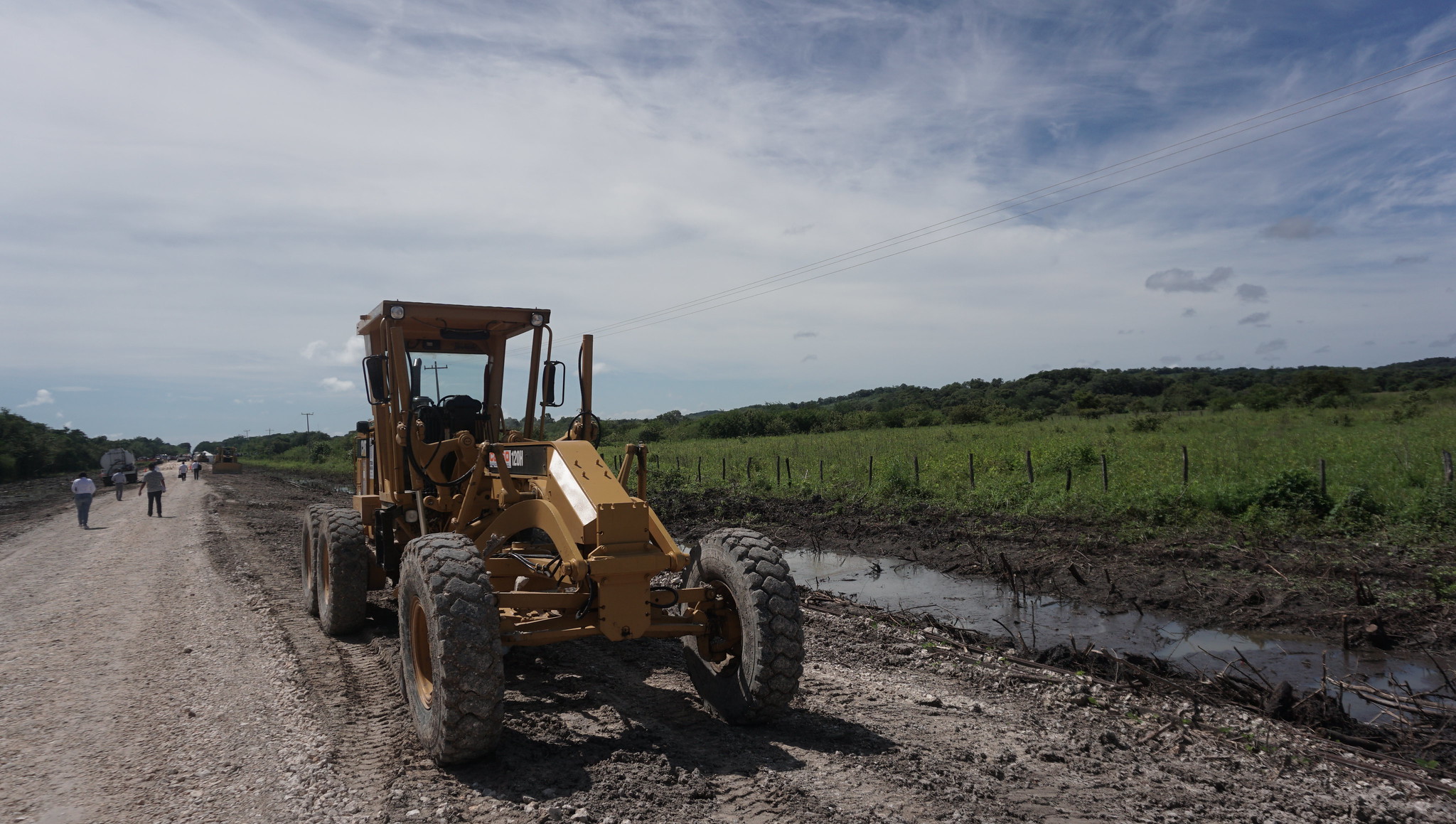 Entregan a Semarnat firmas y petición para no liberar MIA al Tren Maya 