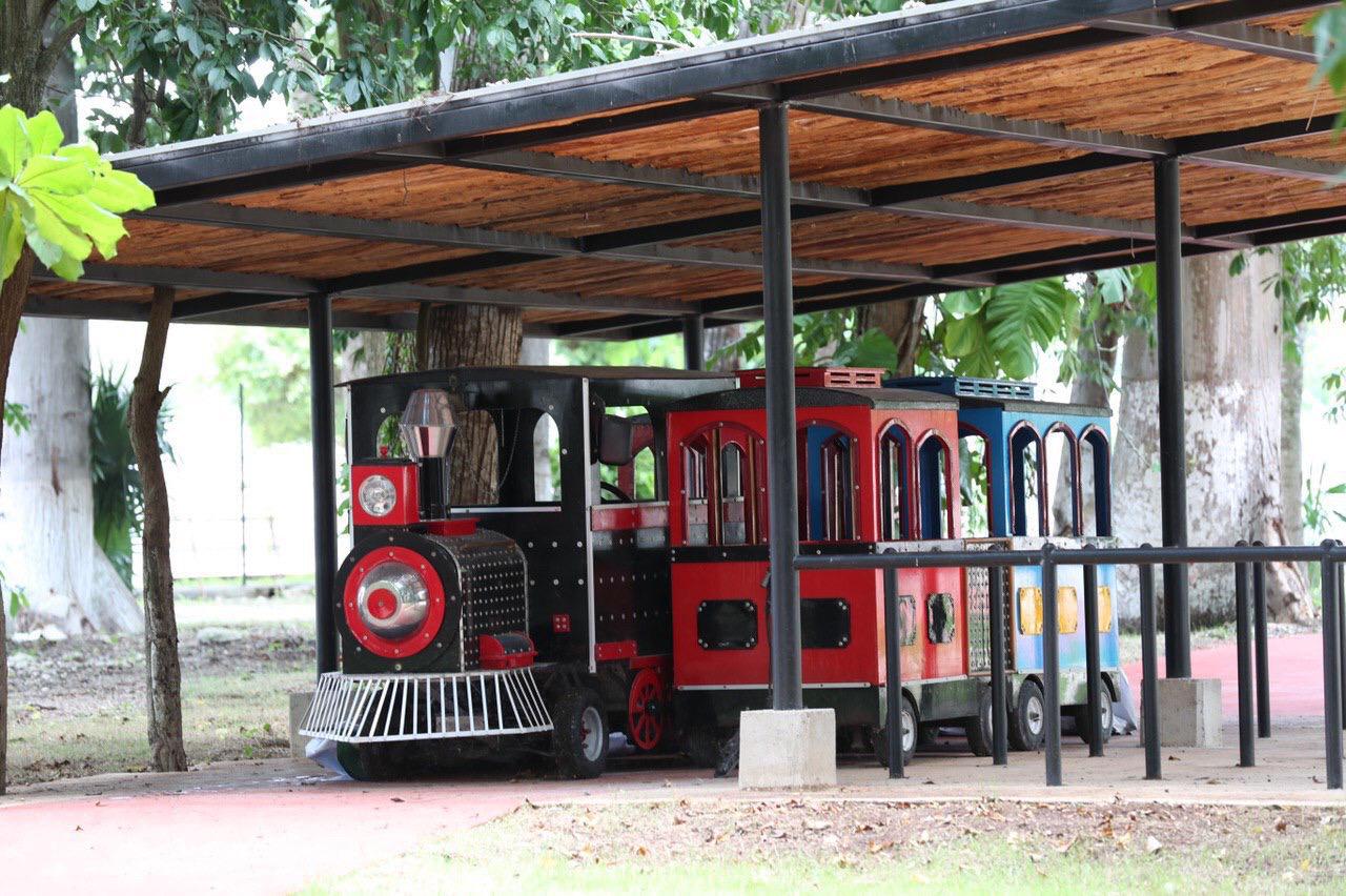 Vila Dosal supervisa remodelación del zoológico 'La Reina' de Tizimín 