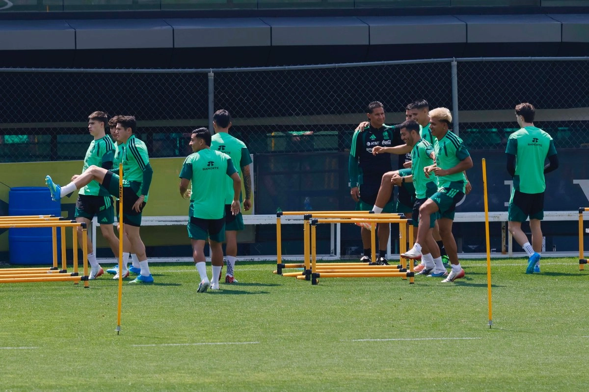 Fidalgo y Quiñones reportan en el CAR; el Tri refuerza su ataque rumbo al mundial
