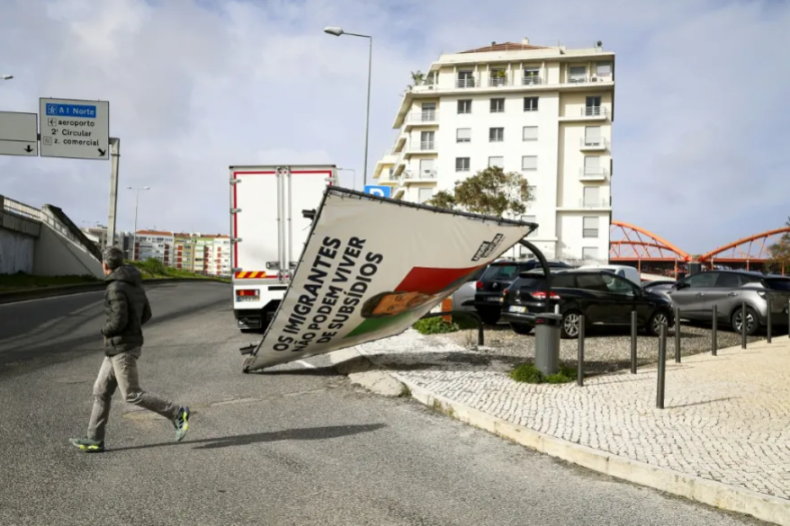 La tormenta 'Kristin' deja al menos cuatro muertos y numerosos daños en Portugal