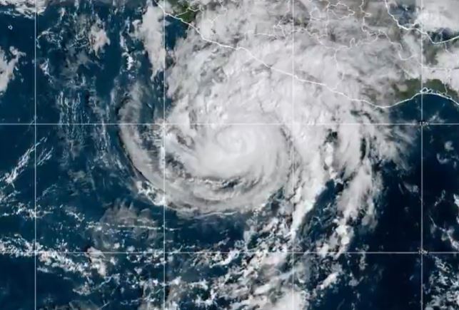Huracán Trudy se intensificaría a categoría 4; prevén lluvias intensas y oleaje elevado