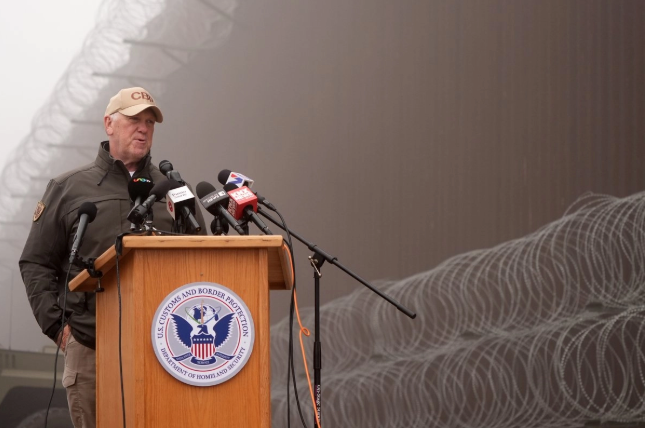 EU triplica a 3 mil dólares su oferta a migrantes para autodeportarse