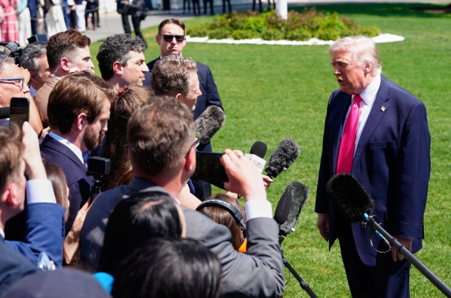 Trump afirma que Irán acordó entregar sus reservas de uranio enriquecido; Teherán no se ha pronunciado