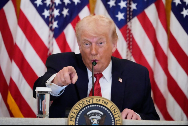 Trump amaga con aranceles a países que no respalden su plan para Groenlandia