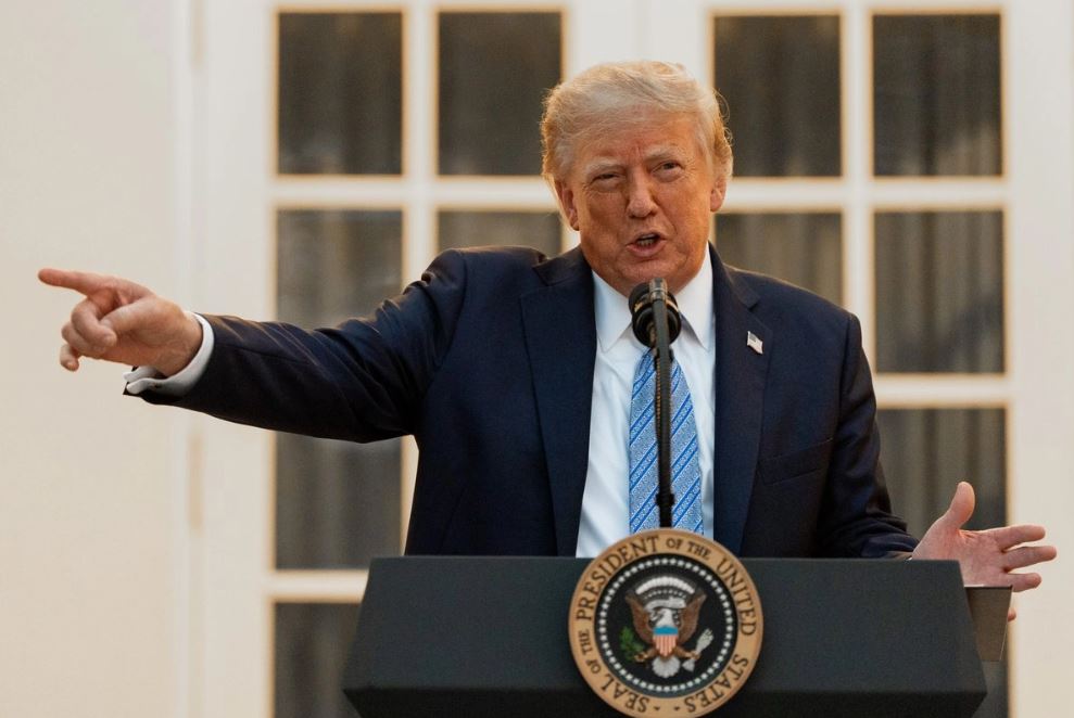Trump prohíbe el acceso a la Casa Blanca a CNN y MSNOW