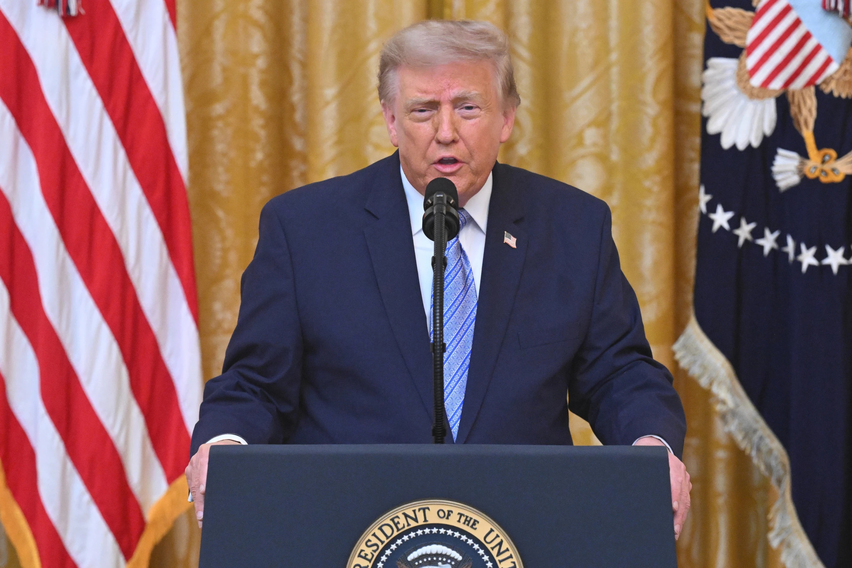 Los medios plantan cara a Trump