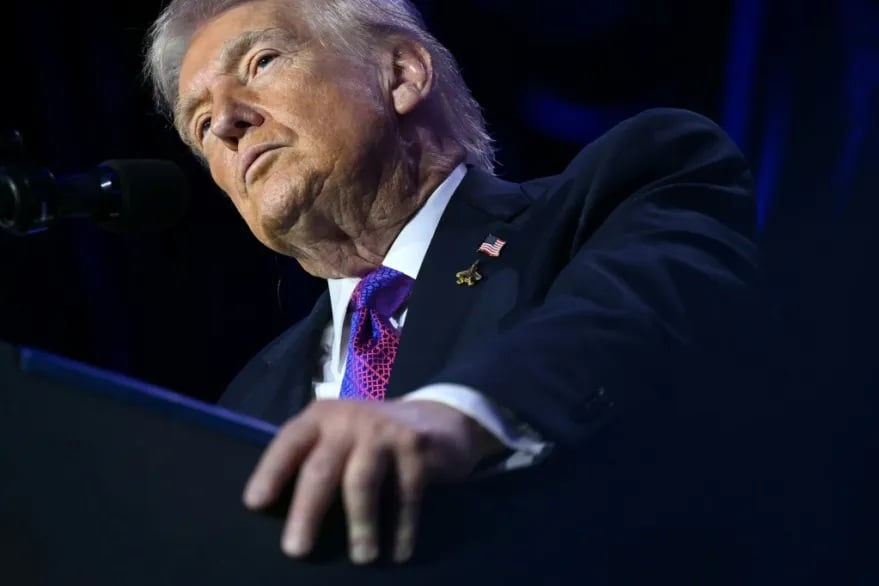 Trump publica un video conspirativo sobre las elecciones en EU donde representa a los Obama como monos