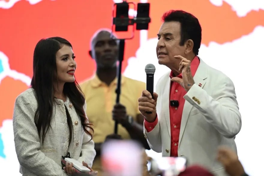 Trump amenaza con ''consecuencias graves'' ante el cerrado duelo por la presidencia de Honduras