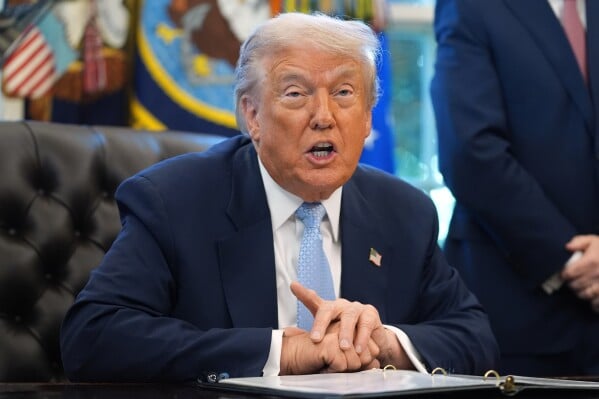 Trump firma ley para publicar archivos del caso Jeffrey Epstein tras resistirse durante meses