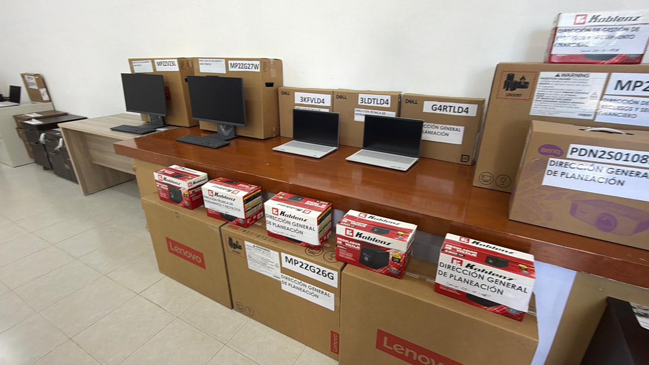 Entregan equipo de cómputo a dependencias de Tulum