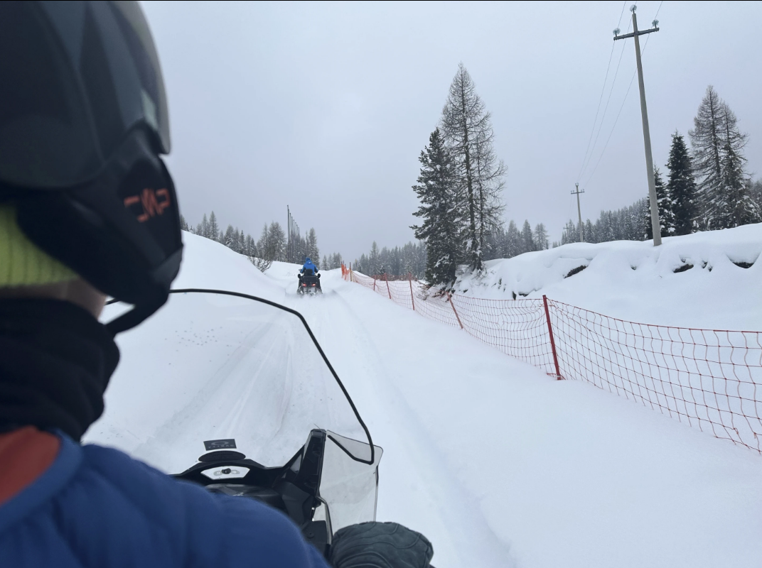 Los turistas olímpicos en Cortina pueden explorar los Dolomitas con el nuevo servicio Uber Snowmobile