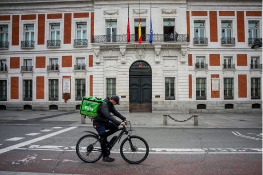 Uber Eats dejará de trabajar con repartidores autónomos en España
