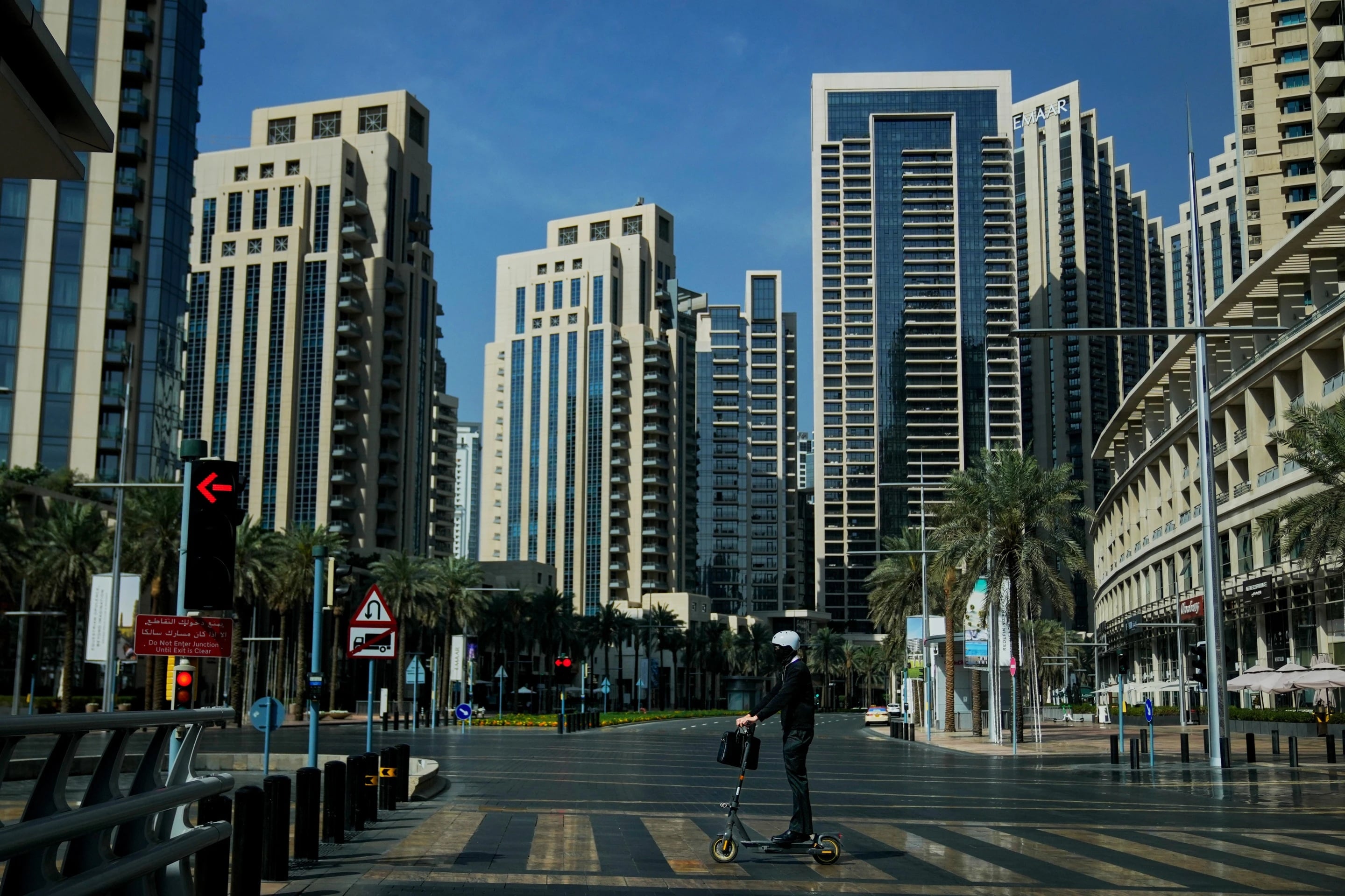 ''Es hora de irse'': los ultrarricos de Dubái pagan un dineral para huir de la guerra