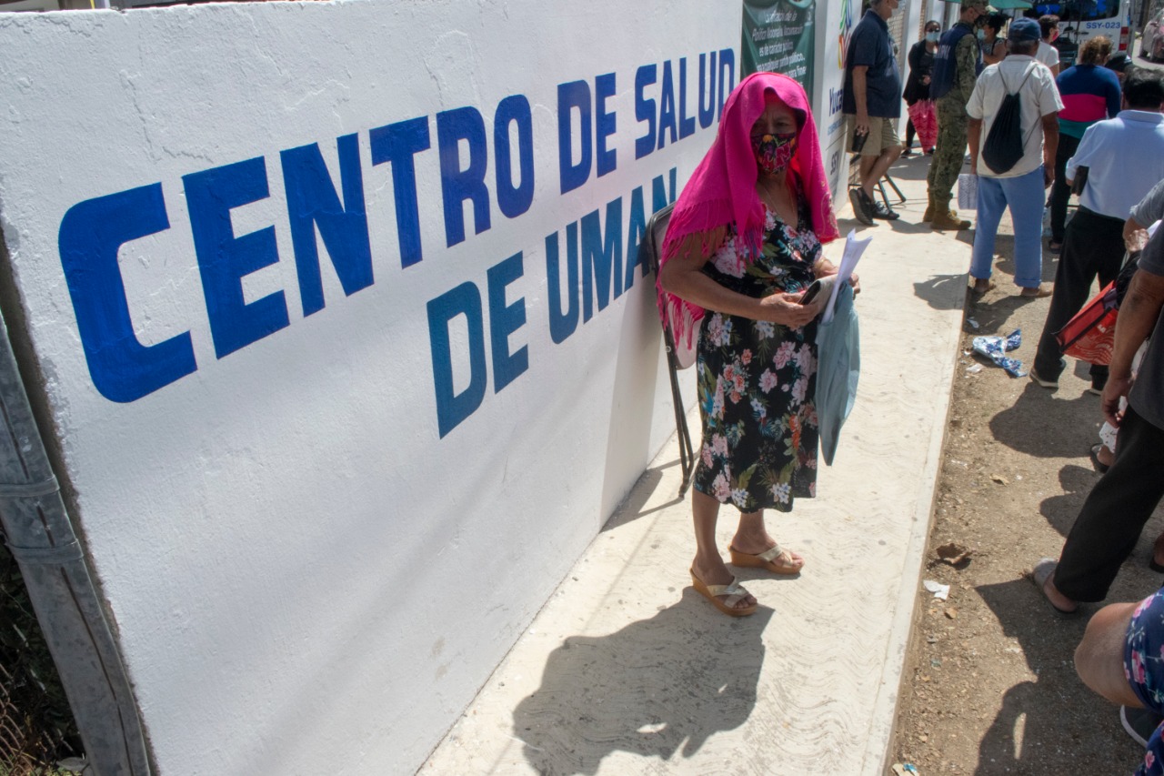 Umanenses molestos por meridanos que acuden al municipio para vacunarse