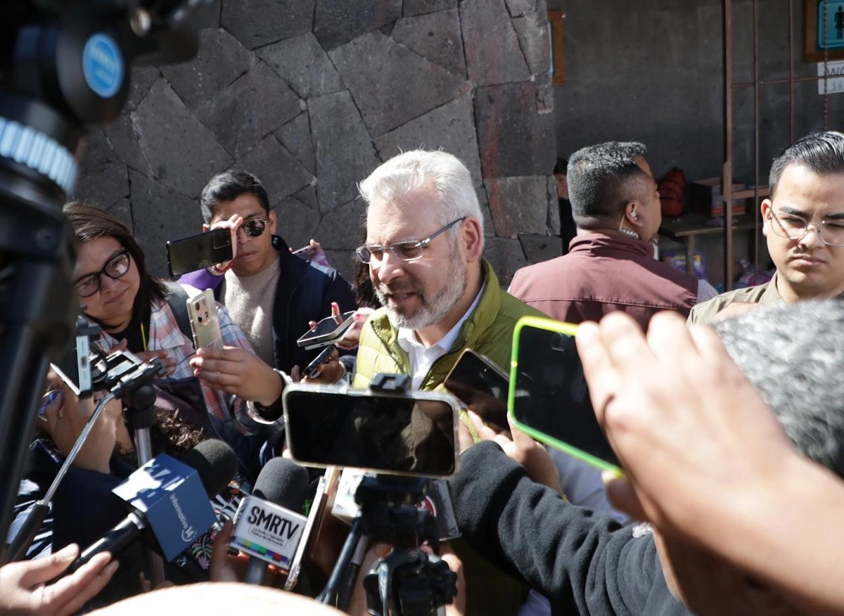 Un ex escolta de Carlos Manzo está prófugo: Gobierno de Michoacán