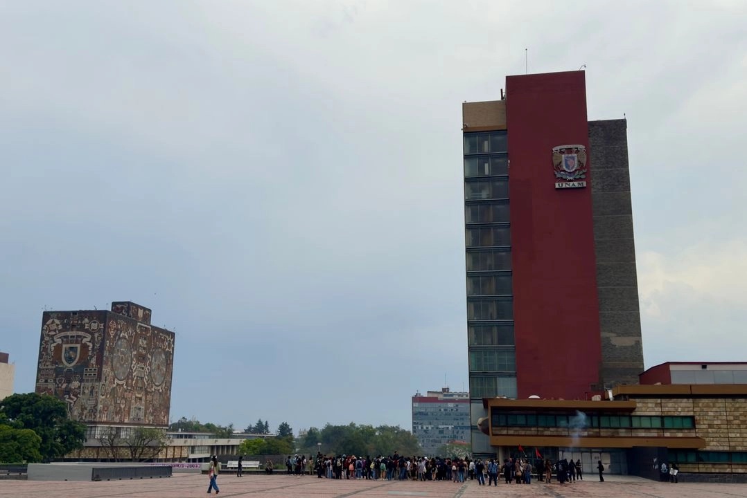 Jóvenes difundieron guías en TikTok para hacer trampa en el examen de la UNAM