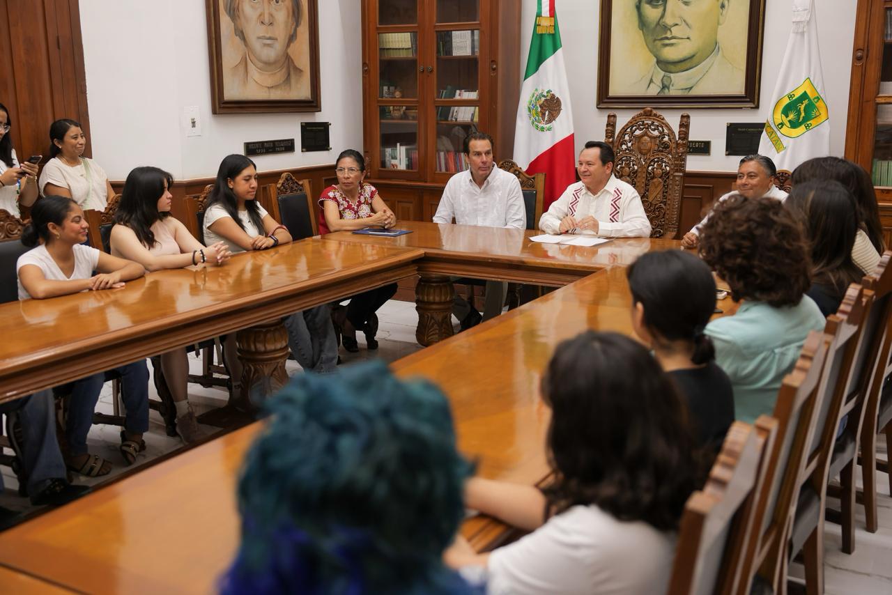 Gobierno de Yucatán apoya con viajes de autobús a jóvenes que presentarán examen de control a la UNAM