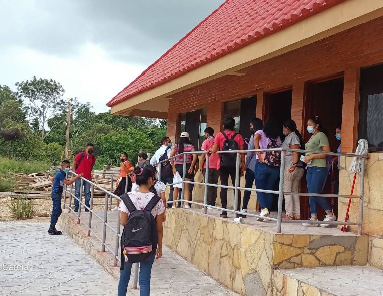 Se graduaron este año más de 10 mil en las universidades Benito Juárez