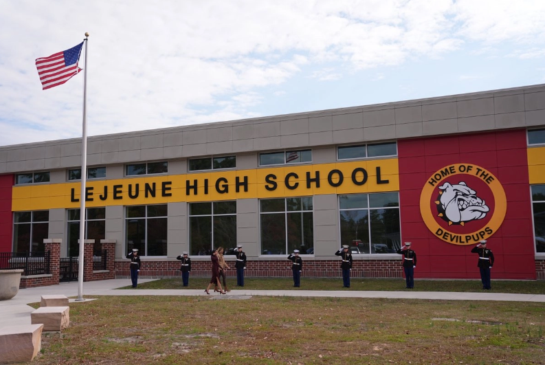 Gobierno de Trump demanda a California por dar ayuda escolar a migrantes