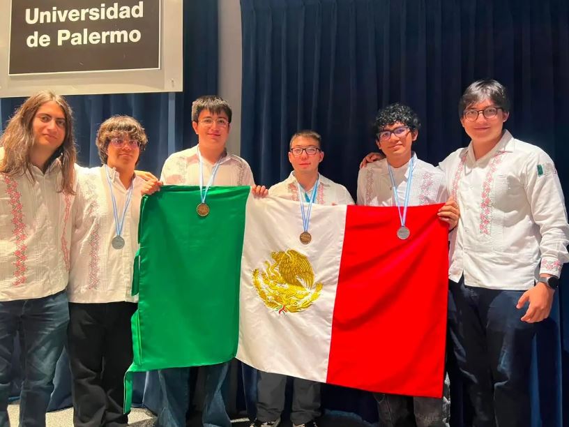 Jóvenes mexicanos obtienen dos medallas de oro y dos de plata en la Olimpiada de Matemáticas en Argentina