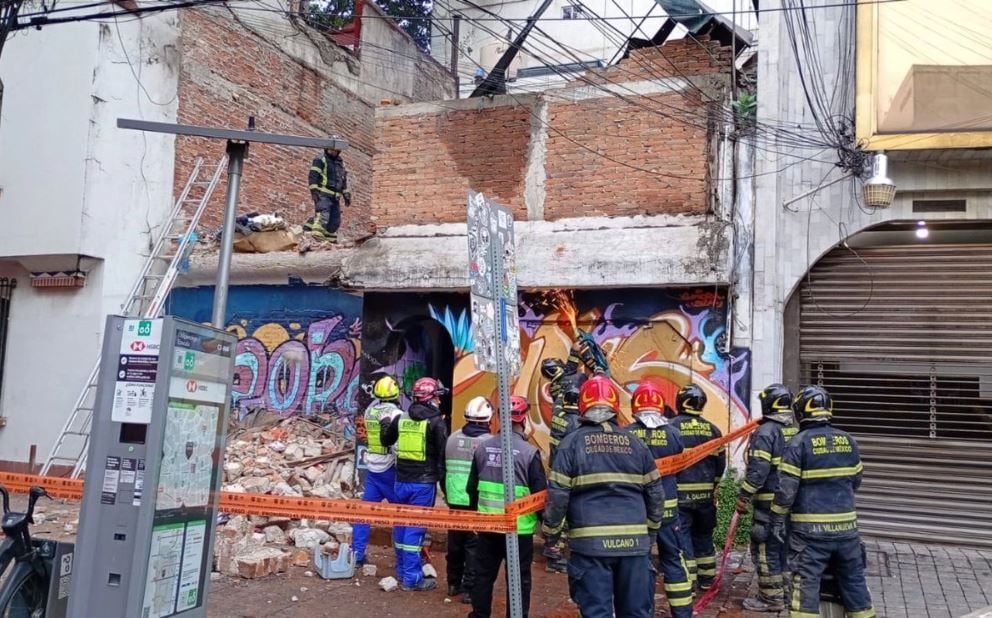 CDMX: Se derrumba casa en la colonia Hipódromo Condesa; hay un muerto