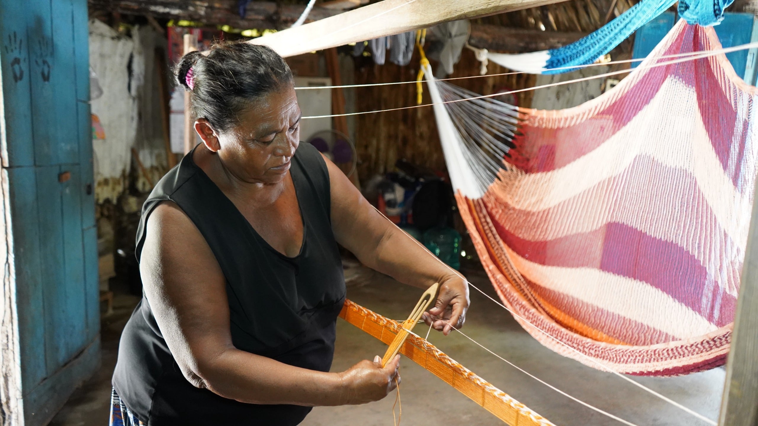 Artesana de Teya, Yucatán, preserva urdido de hamacas gracias a programa estatal 