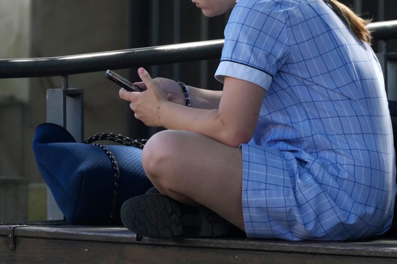 A finales de agosto, legislación y reglas en escuelas sobre uso de celulares y redes sociales: Sheinbaum