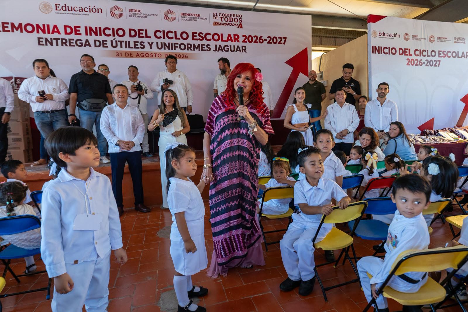 Secretaría de Bienestar entrega útiles y uniformes en jardines de niños de Campeche