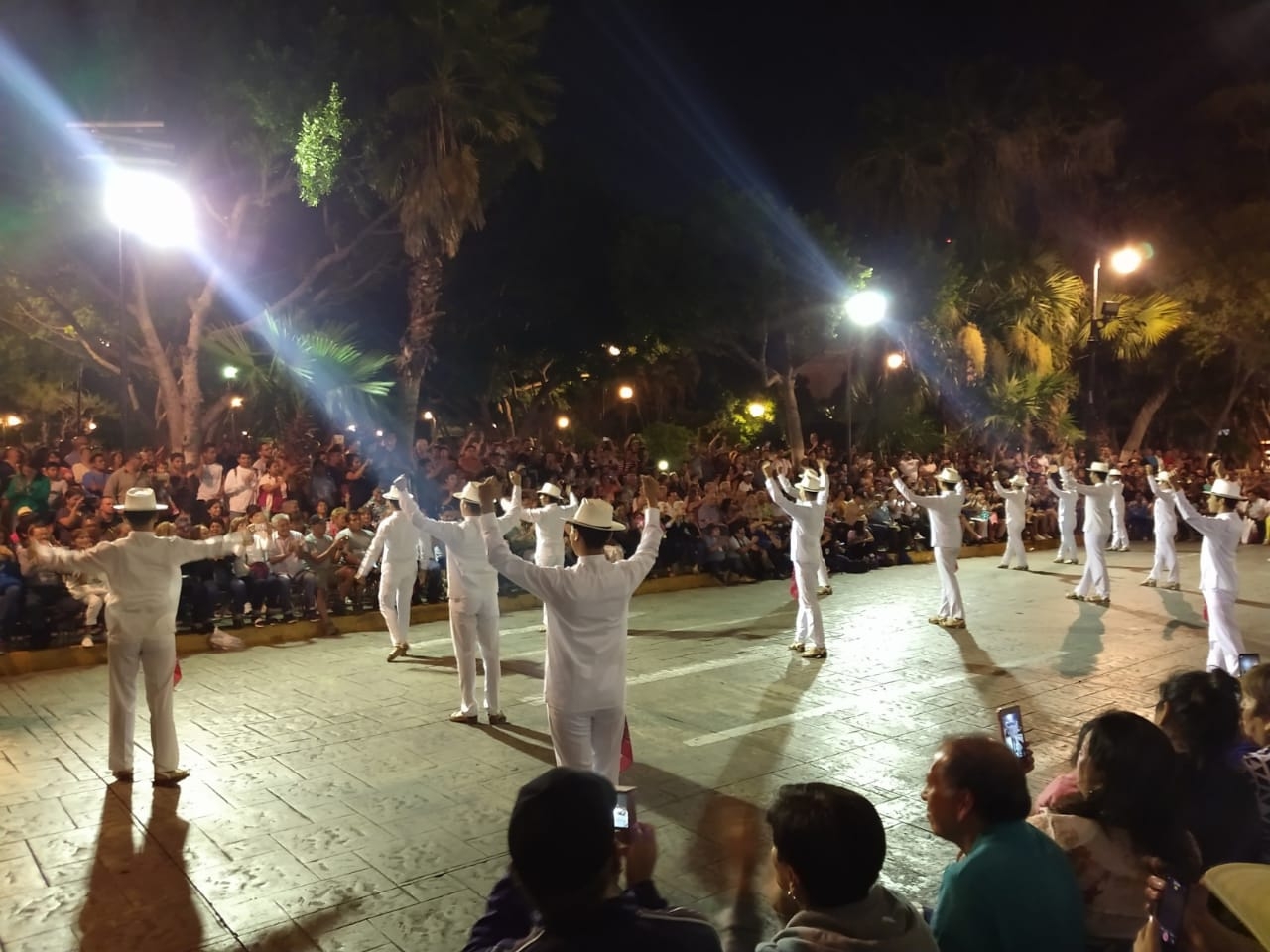 Inédita vaquería en los bajos del palacio municipal, solo participaron hombres