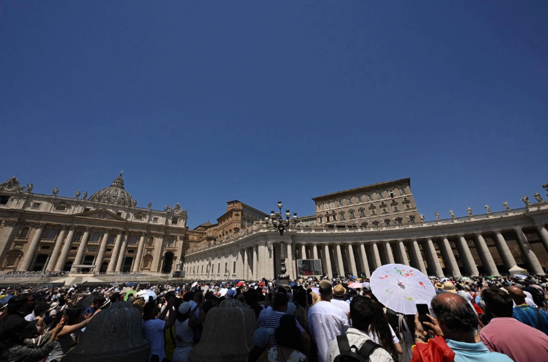 Vaticano vuelve a rechazar que las mujeres puedan dar sermones en misas católicas