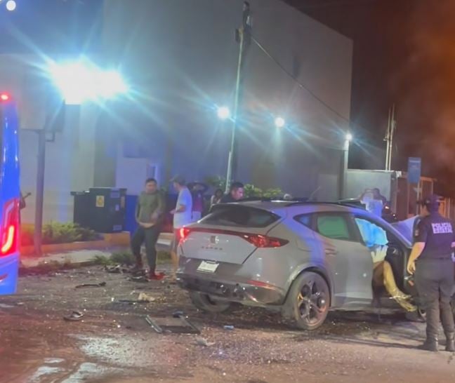 Muere conductor tras choque con autobús del sistema Va-Y-Ven en Mérida