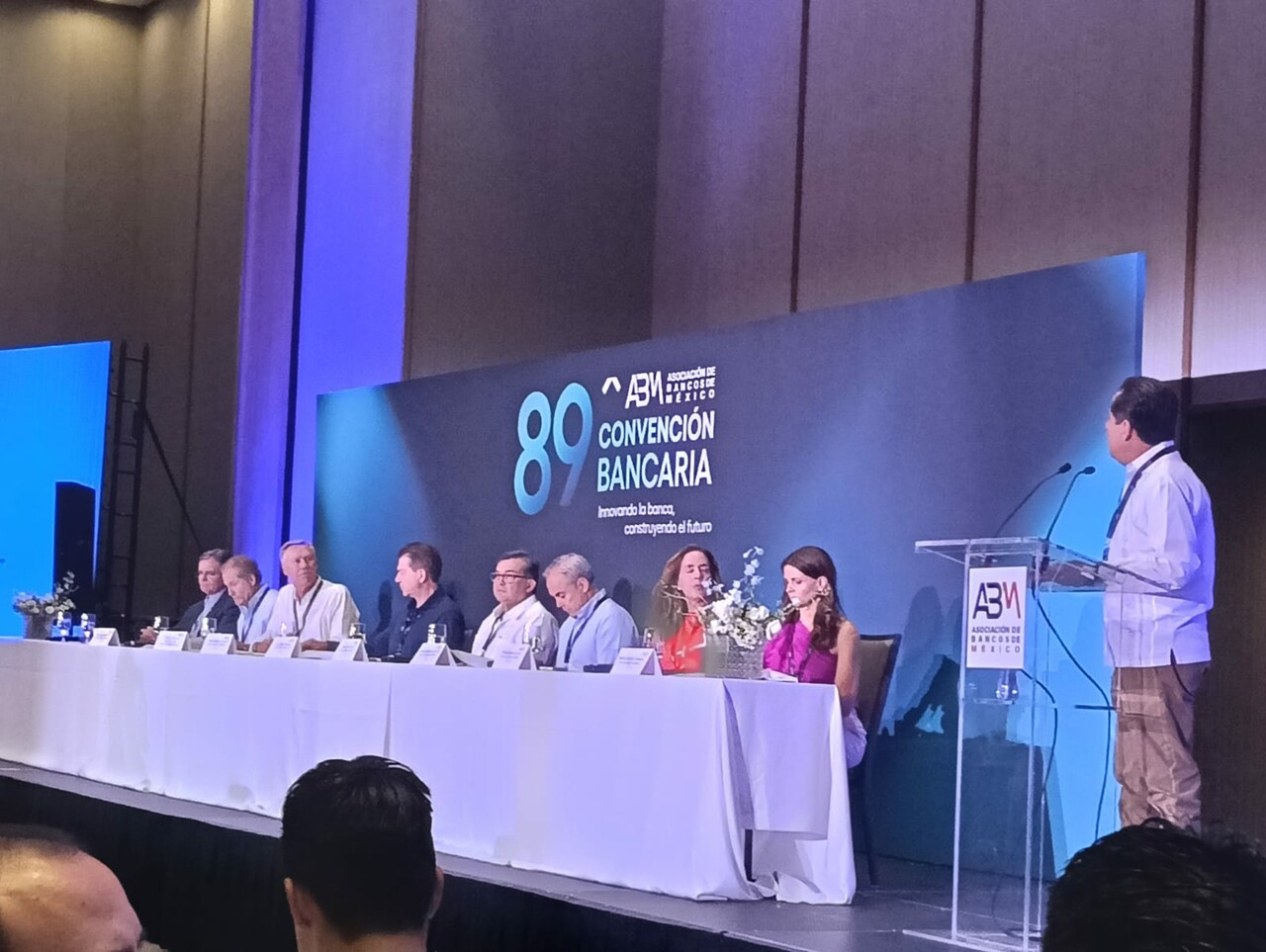 México tiene un ''marco macroeconómico robusto'' que permite amortiguar fenómenos externos, aseguran banqueros en Cancún