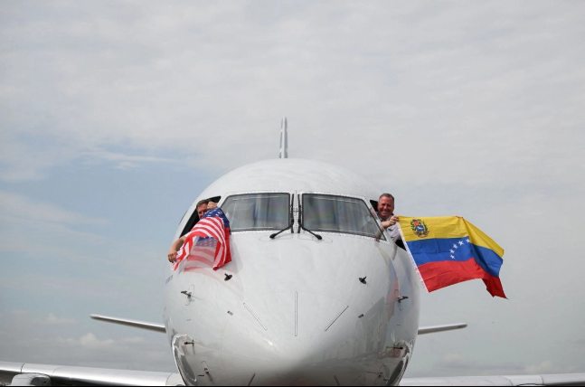 Aterriza en Venezuela primer vuelo directo desde EU en siete años