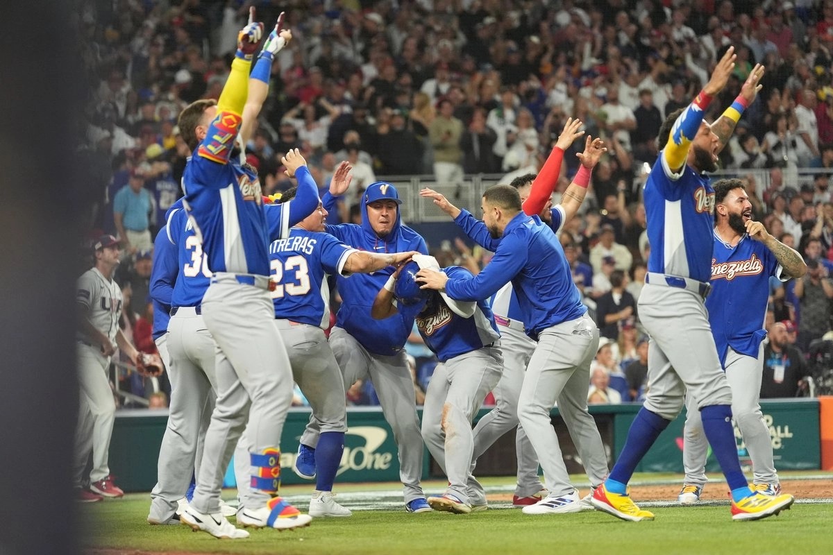Venezuela vence a EU y consigue su primera corona en el Clásico Mundial de Beisbol