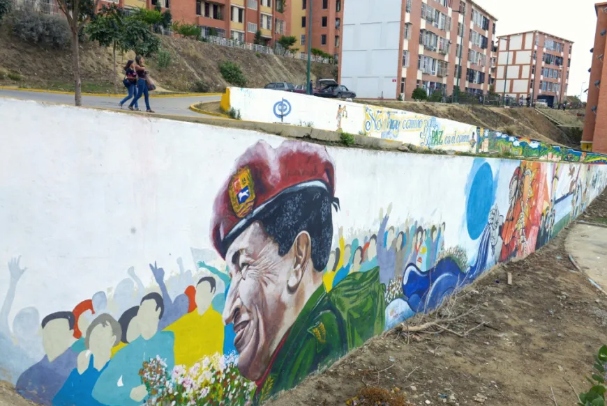 Colapsa el complejo del plan bandera de vivienda de Hugo Chávez tras los sismos en Venezuela