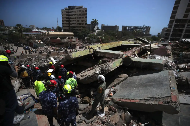 Se eleva a 2 mil 595 los muertos y a 12 mil 400 los heridos por el doble terremoto de Venezuela