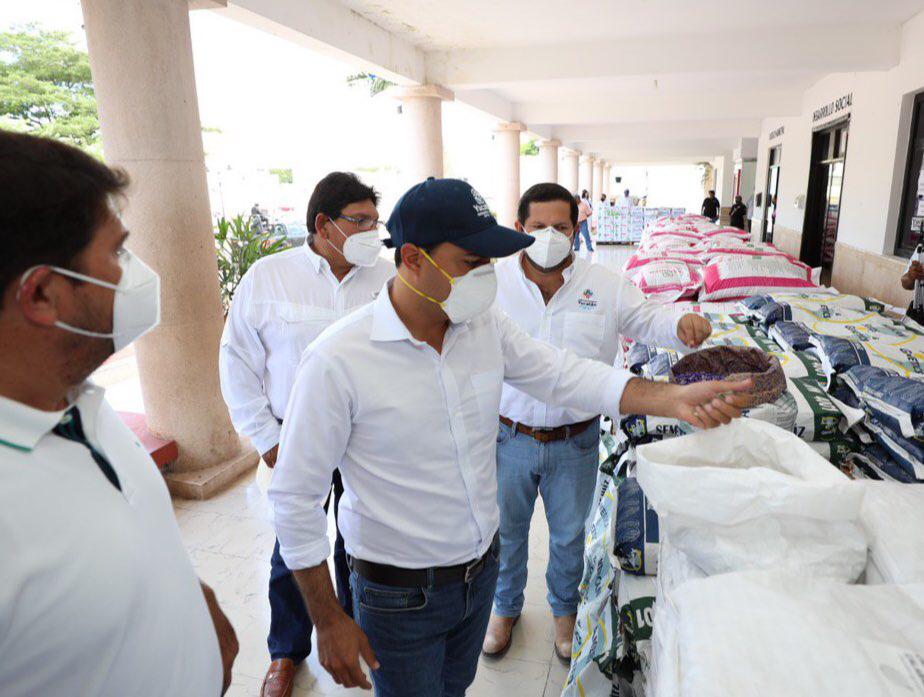 Entrega Mauricio Vila apoyos a ganaderos yucatecos por más de 7.4 mdp