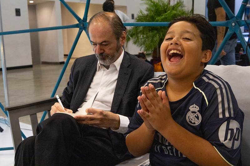 El fútbol tiene anticuerpos maravillosos contra las manipulaciones: Juan Villoro 