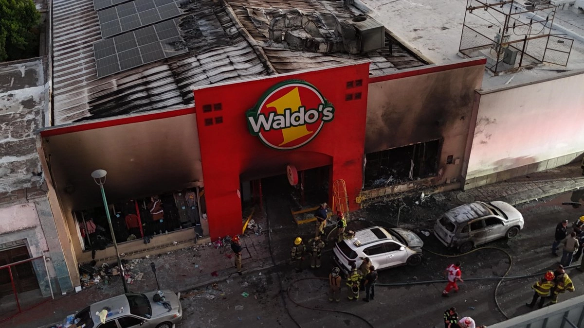 Vinculan a proceso a cinco ex funcionarios por explosión en Waldo’s de Hermosillo
