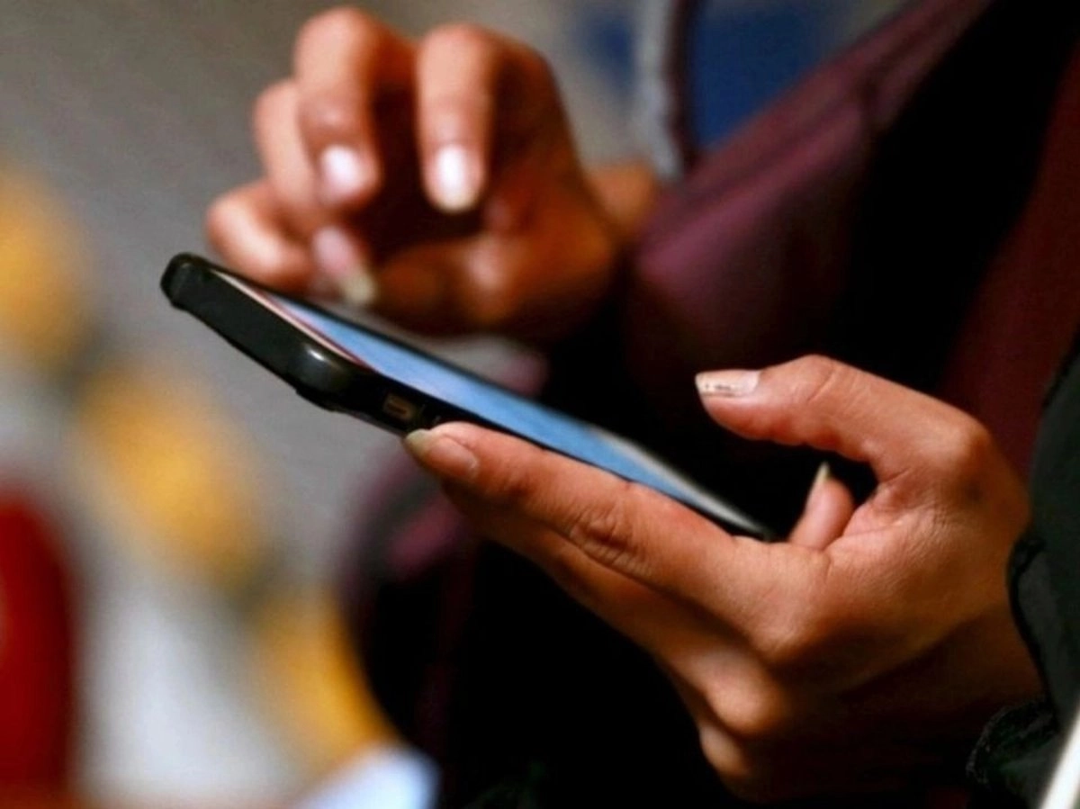 Violencia contra las mujeres también se vive en el ciberespacio, alertan expertas