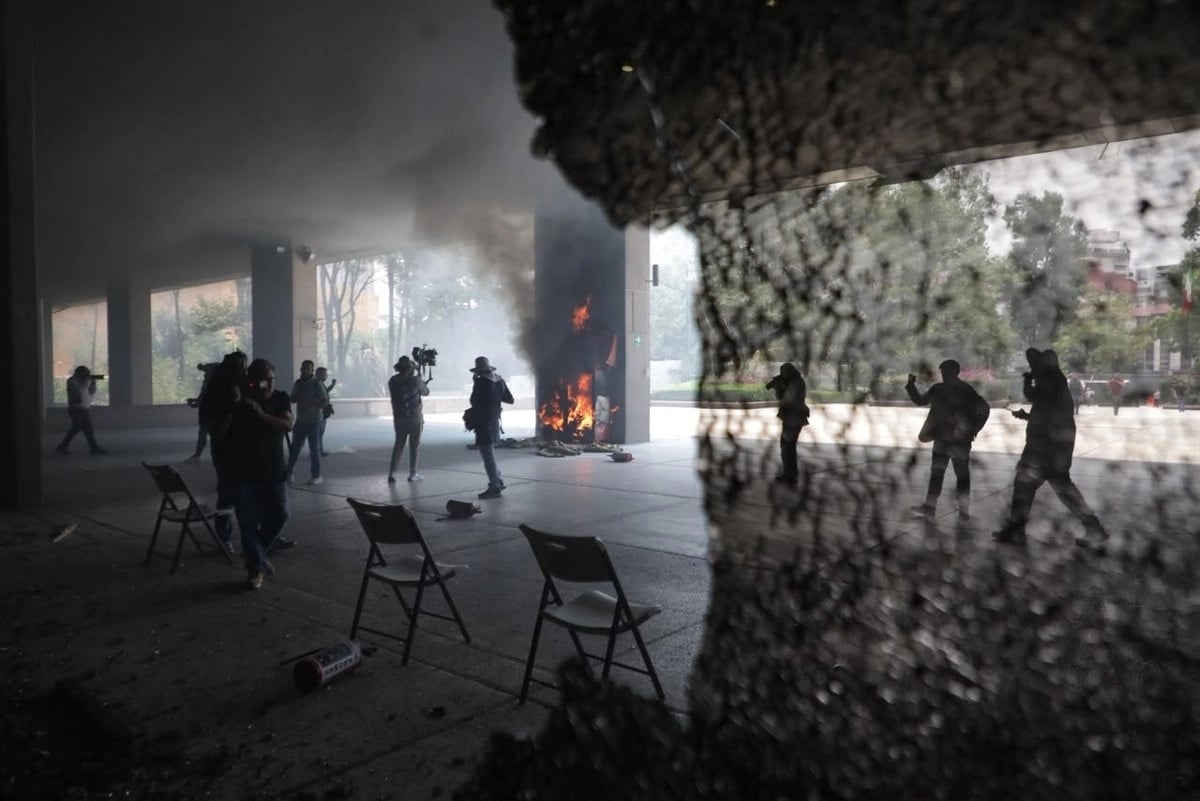 Violencia en movilizaciones son para proyectar un ''México en caos'', no tiene que ver con demandas legítimas: Sheinbaum