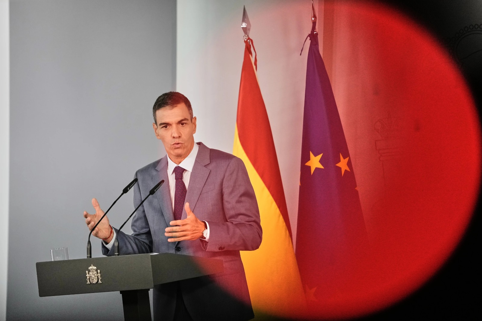 Gobierno español aprueba de nuevo decretos de vivienda que limitan a los fondos buitre