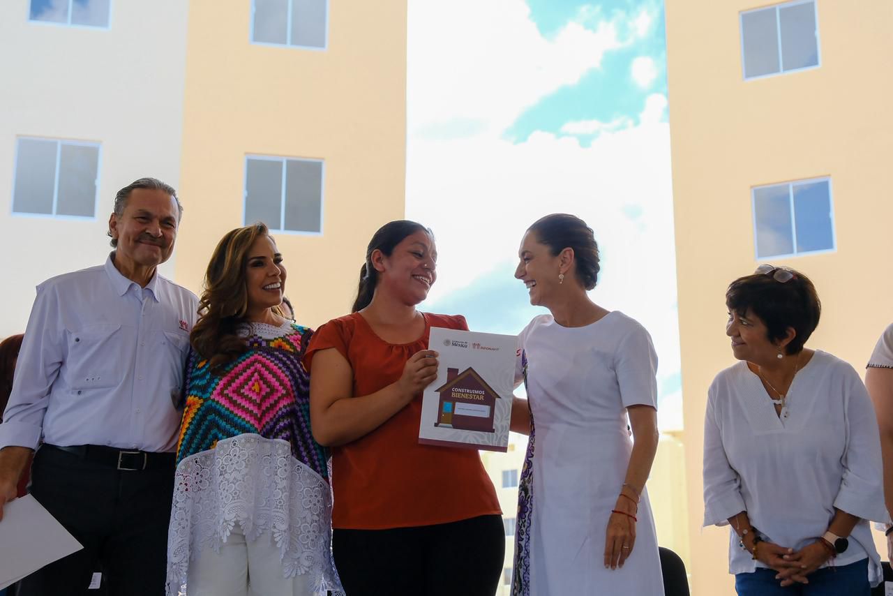 Sheinbaum entrega primeras 225 viviendas en Playa del Carmen y anuncia ampliación histórica de metas en QRoo