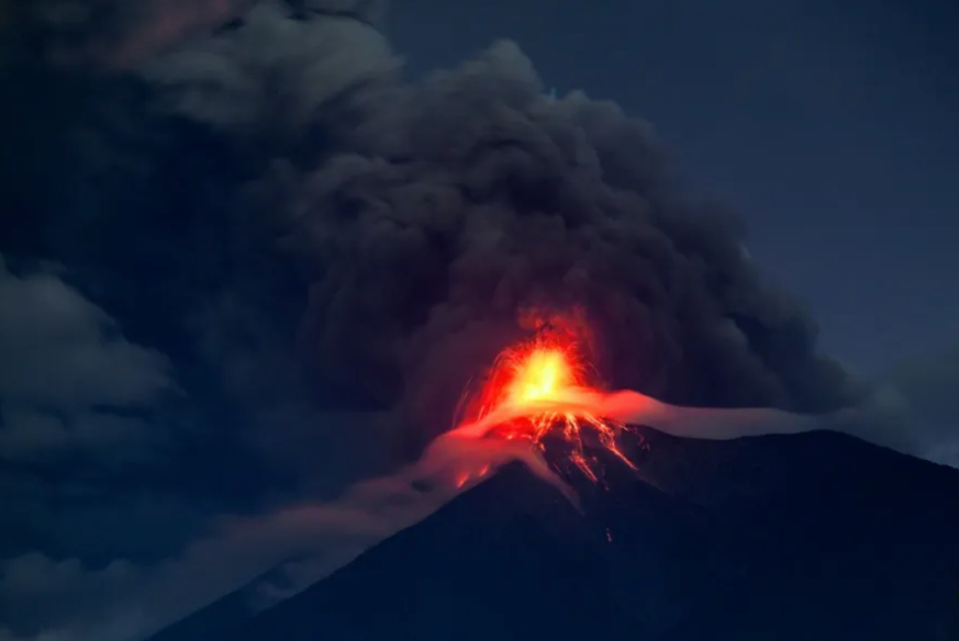 Guatemala, en alerta máxima por actividad del Volcán de Fuego; prevén que ceniza llegue a municipios de Chiapas