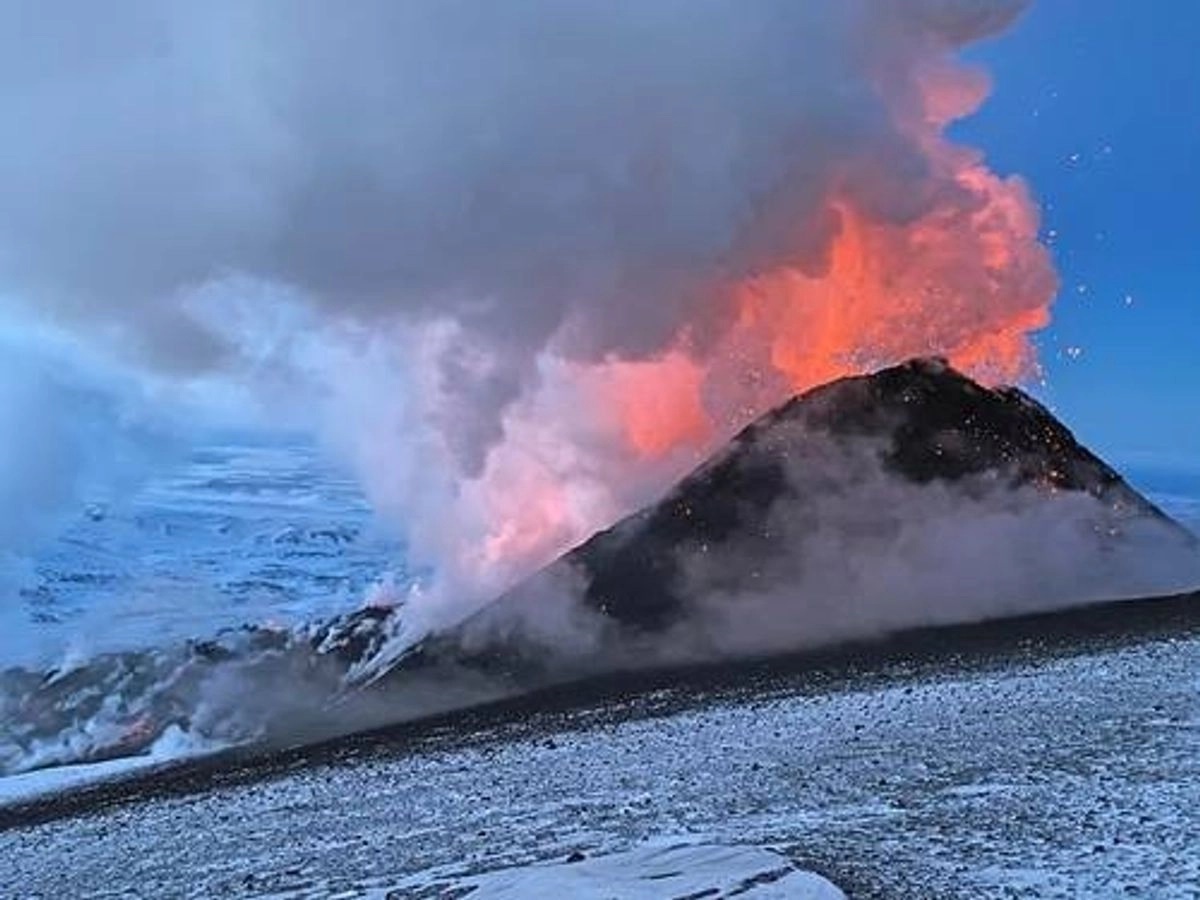 La Jornada Maya | Internacional | Europa Press | Entra en erupción volcán Kliuchevskoi tras sismo de 8.8 en Rusia