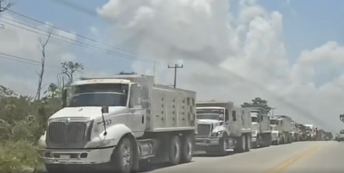 Con manifestación, volqueteros de Quintana Roo exigen más fuentes de trabajo