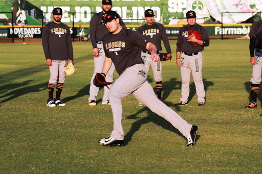 Westphal poncha a siete en fila en otra dominante labor