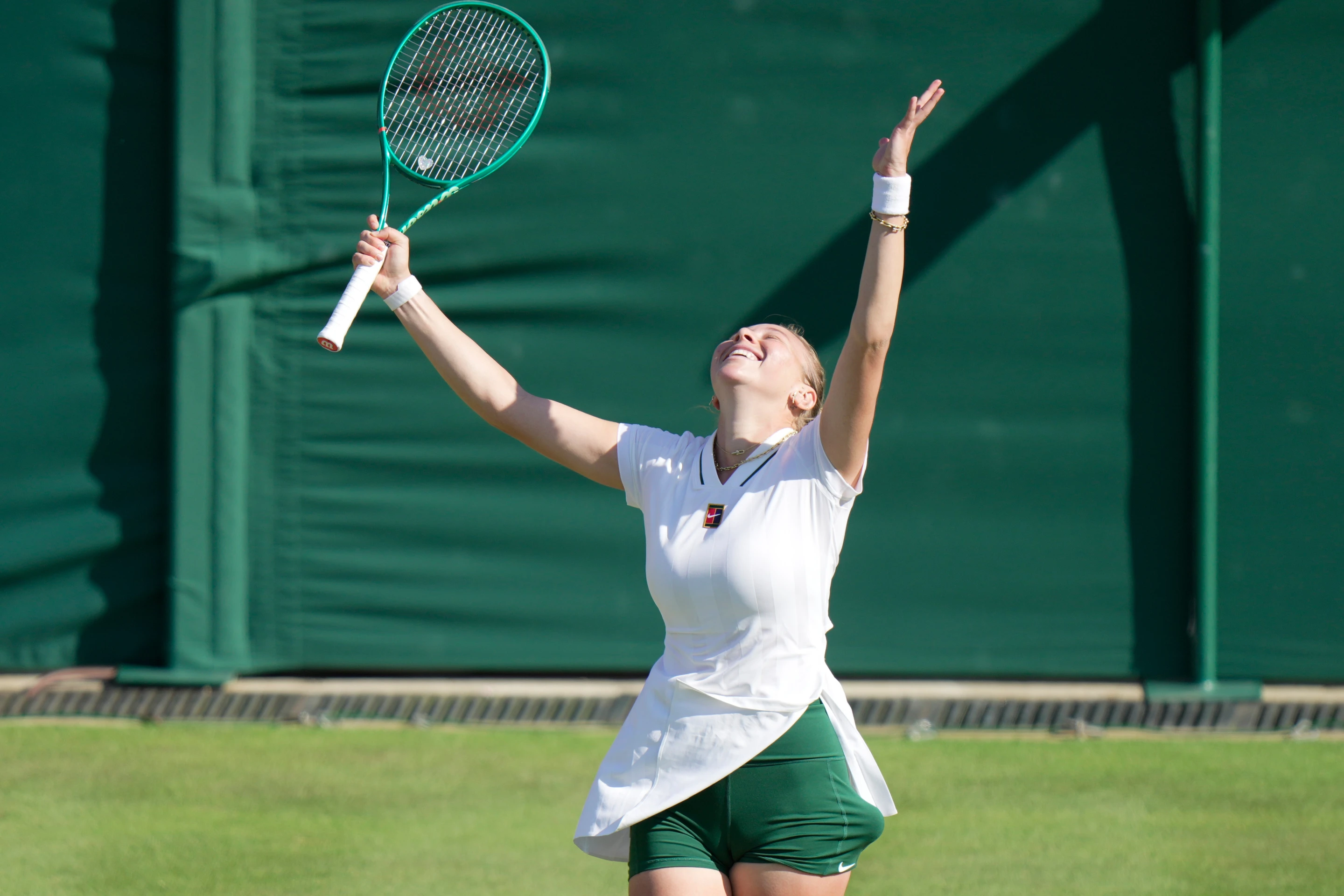 Anisimova vence a Kenin y evita una sorpresa en Wimbledon; Swiatek también avanza